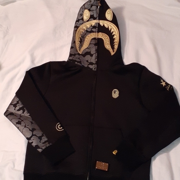 bape gold shark